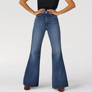 LIKE NEW! WOMEN'S WRANGLER® WANDERER 622 HIGH RISE FLARE JEAN SIZE W27 X L30